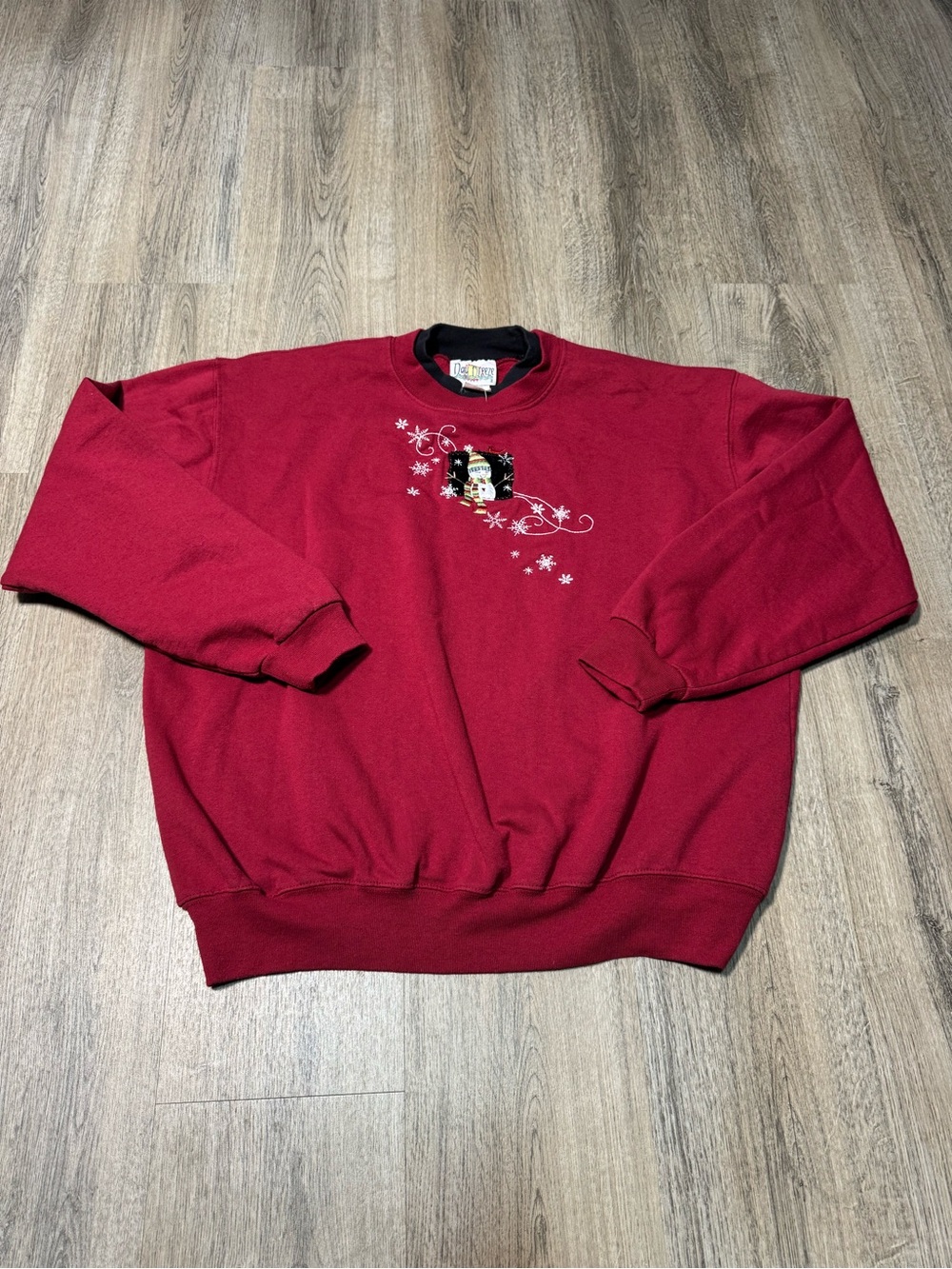 Vintage Day Breeze Christmas Crewneck Sweatshirt with Festive Embroidered Accent